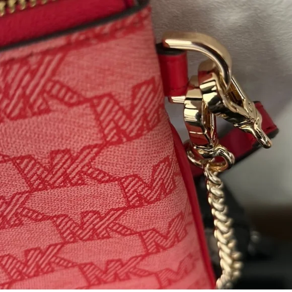 🔔NWT: 2 for 1 - Michael Kors Set (Wristlet and Cardholder)